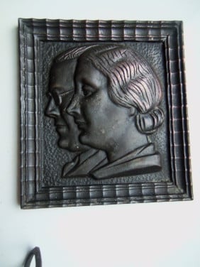 BRONZEN HERDENKINGSPLAQUETTE JULIANA, 1937