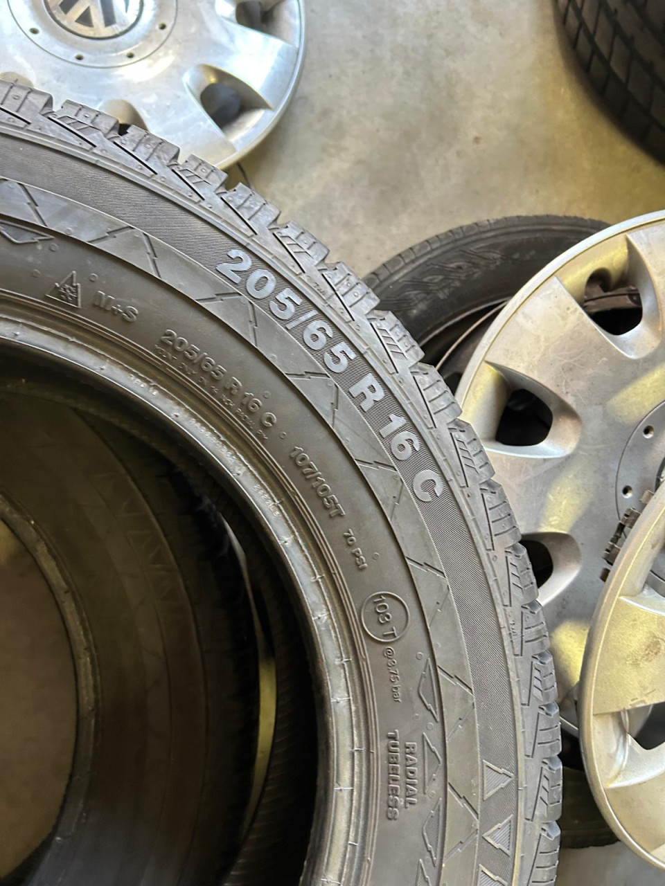 MERCEDES VITO STALEN VELGEN EVENTUEEL 2 LOSSE BANDEN CONTINENTAL
