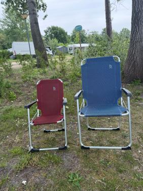 Bo-Camp Kinder Campingstoelen Safety-Lock | Zeer nette staat | Rood & Blauw