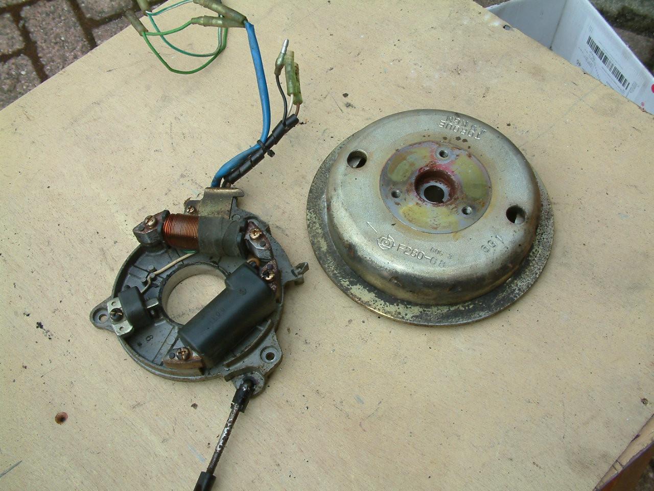 Ontstekings plaat met de elektronica  en vliegwiel   Yamaha 6 /8 pk