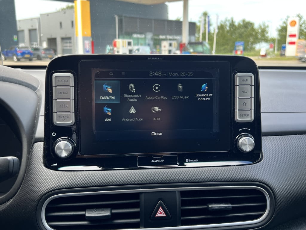 Hyundai Kona ev premium 64 kwh - 18 inch | head-up display | stoel- & stuur