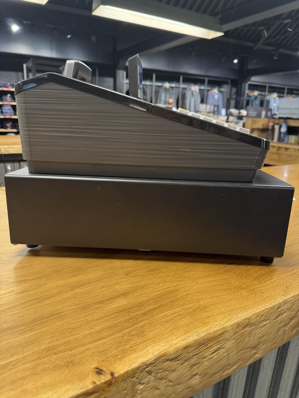 Sharp ER-A411 kassa met kassalade