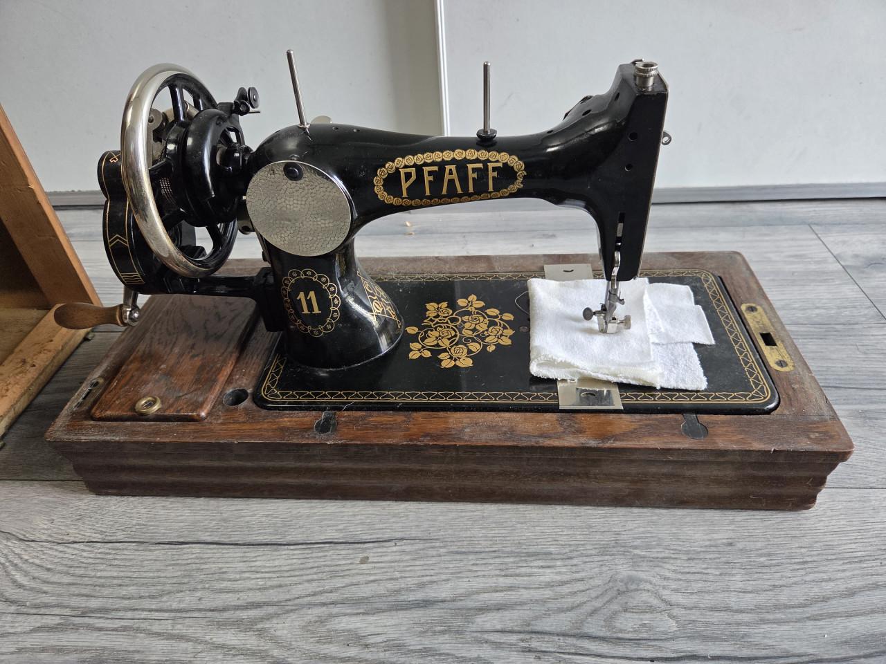 Naaimachine pfaff 11