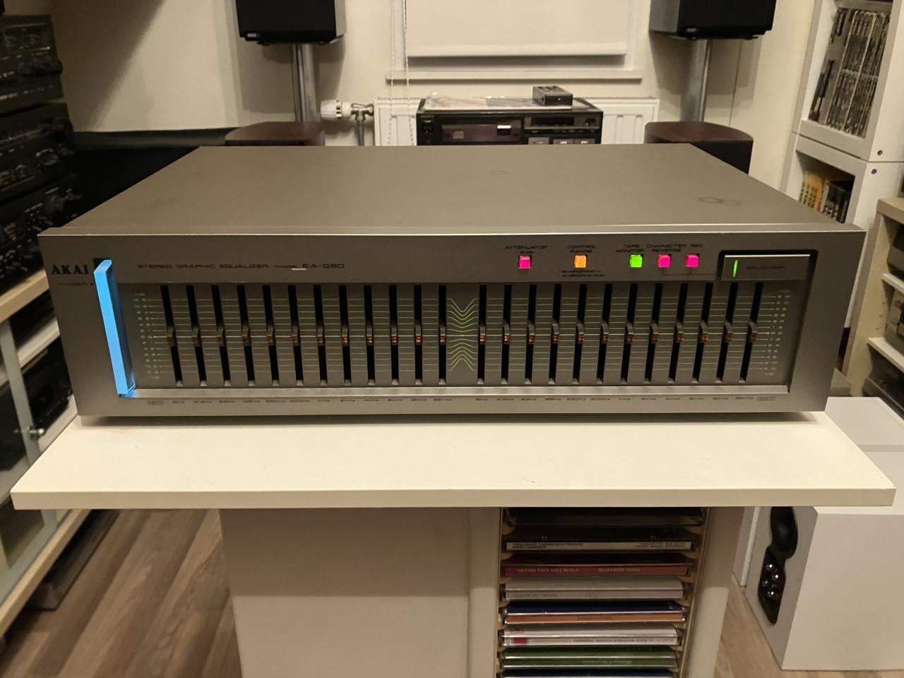 Akai EA-G90 top of the line equalizer bijzondere kleur