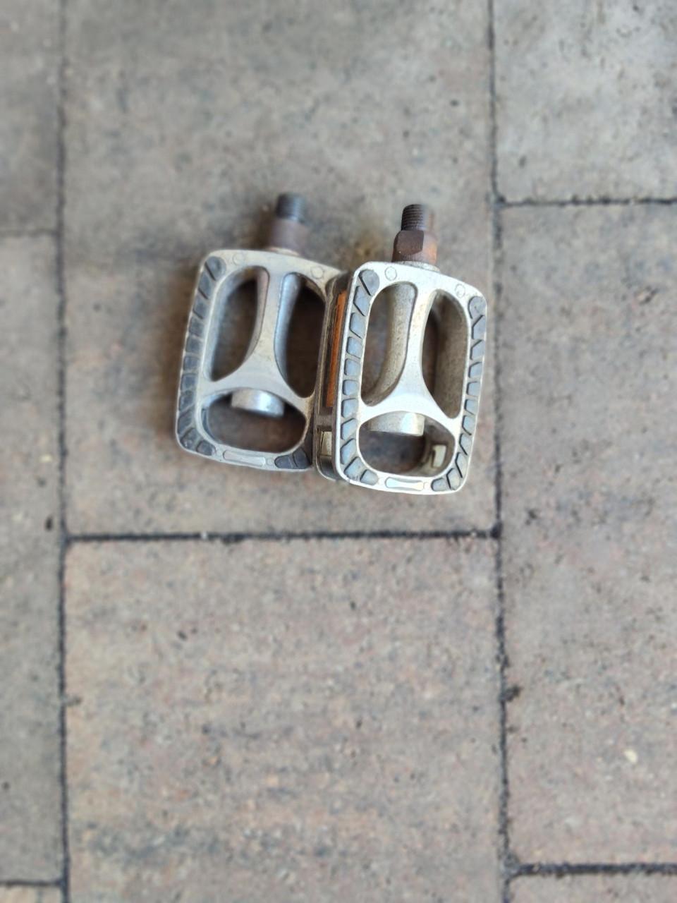 Te koop allerlei fiets onderdelen