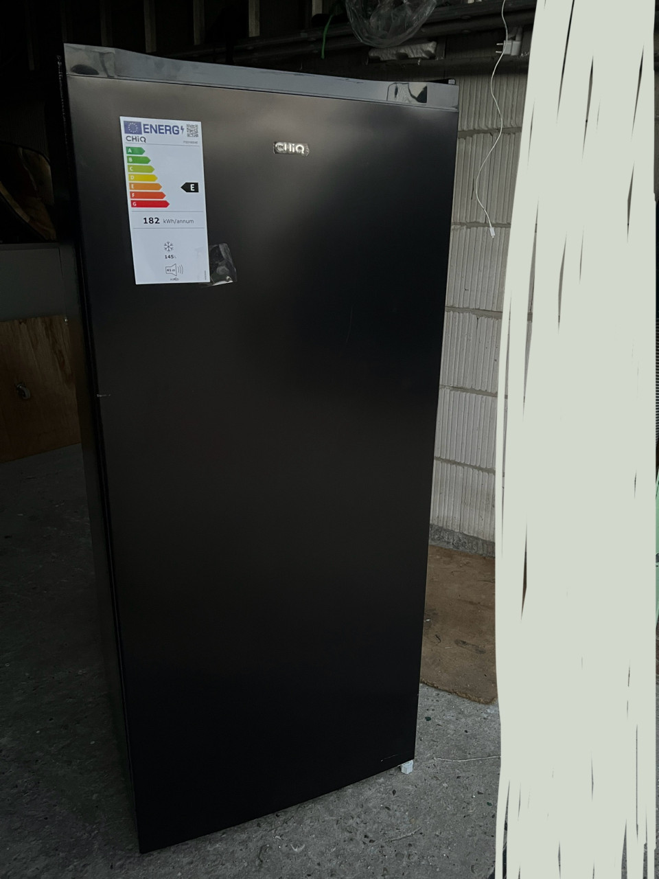 Nieuwe Vriezer 145 Liter 5 laden Energieklasse E - RVS Zwart 125x55 cm.