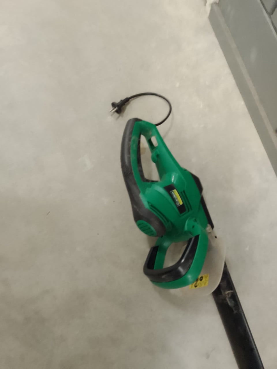 Grarstrimmer en heggenschaar