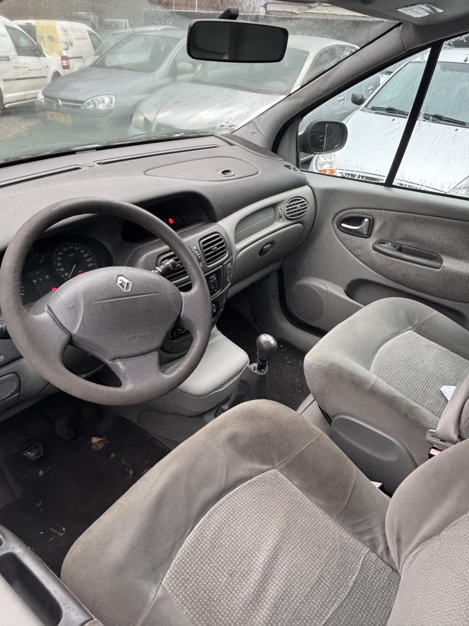 Renault met een voljaar apk!