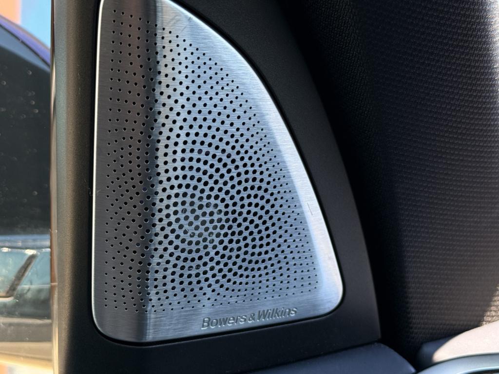 BMW X5 xdrive45e m-sport individual | b&o | sky lounge | luchtvering | mass