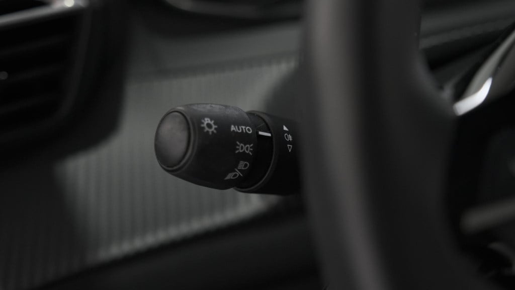Peugeot 208 puretech 100 eat8 active | parkeersensoren | navigatie | apple 
