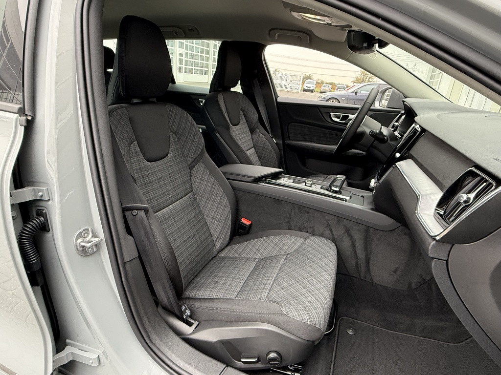 Volvo V60 b3 aut7 163pk essential ed| adap.cruise| camera| stoel.verw