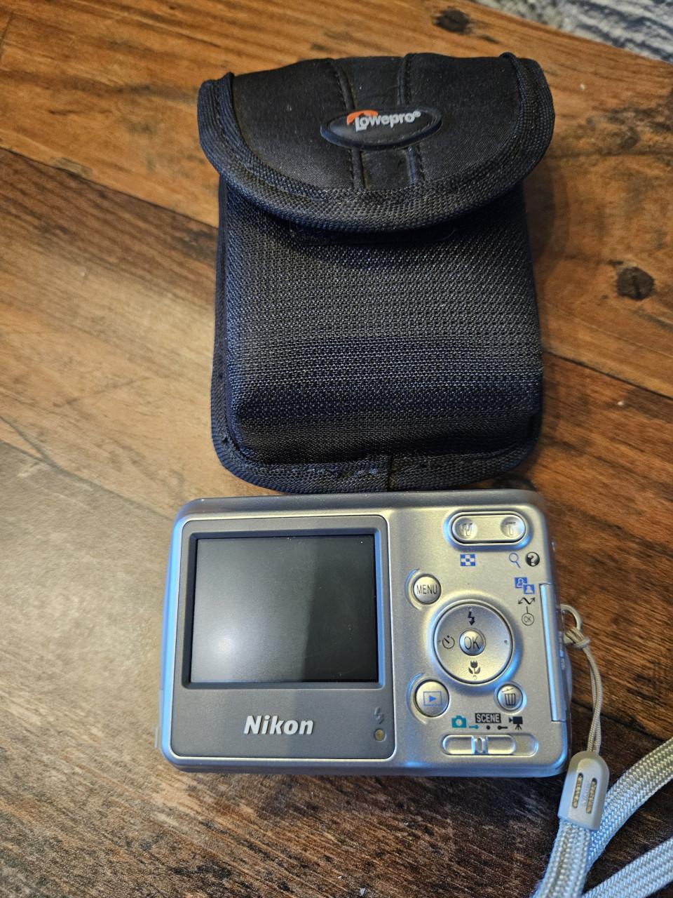 Nikon Coolpix L3 Compactcamera 5.1MP met tasje