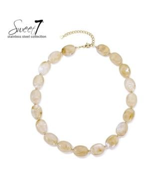 Halsketting met beige kralen en goudkleurige stainless steel sluiting