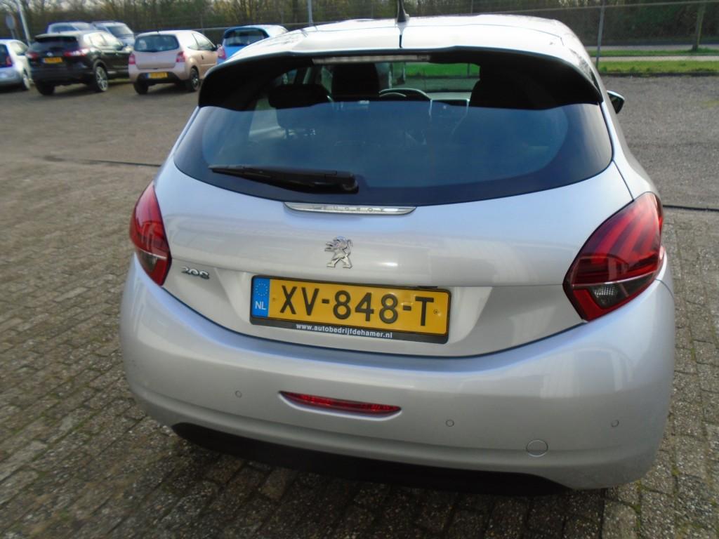 Peugeot 208 1.2 puret. signature