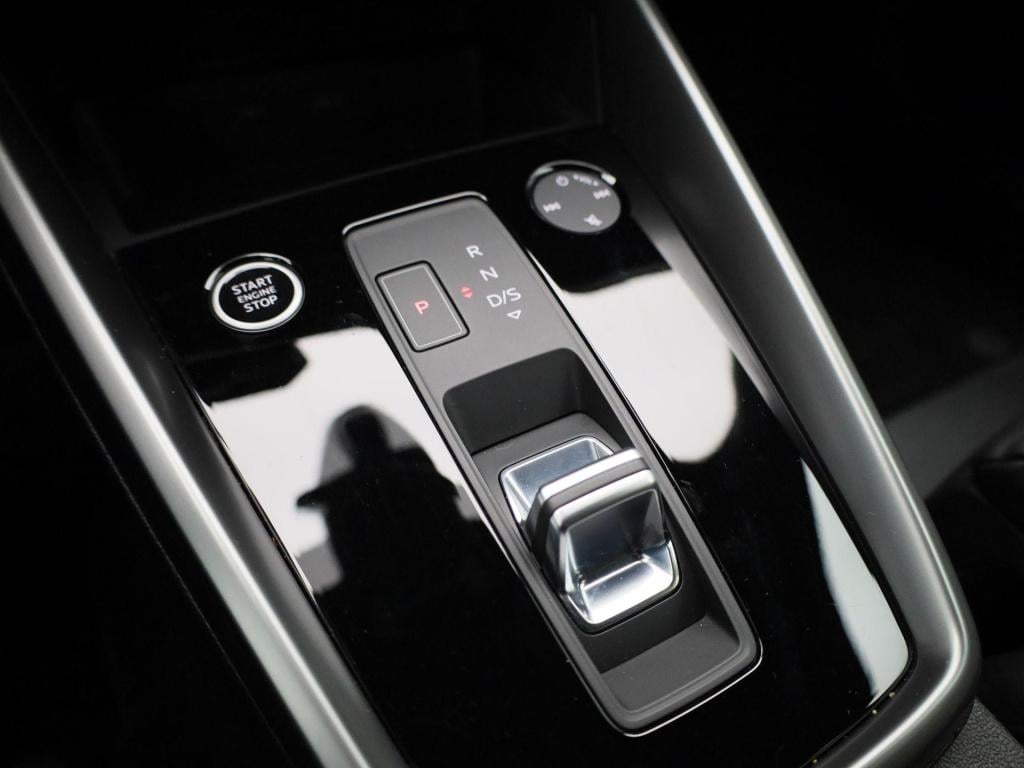 Audi A3 limousine 30 tfsi s edition | automaat | navigatie | vlak stuur | c