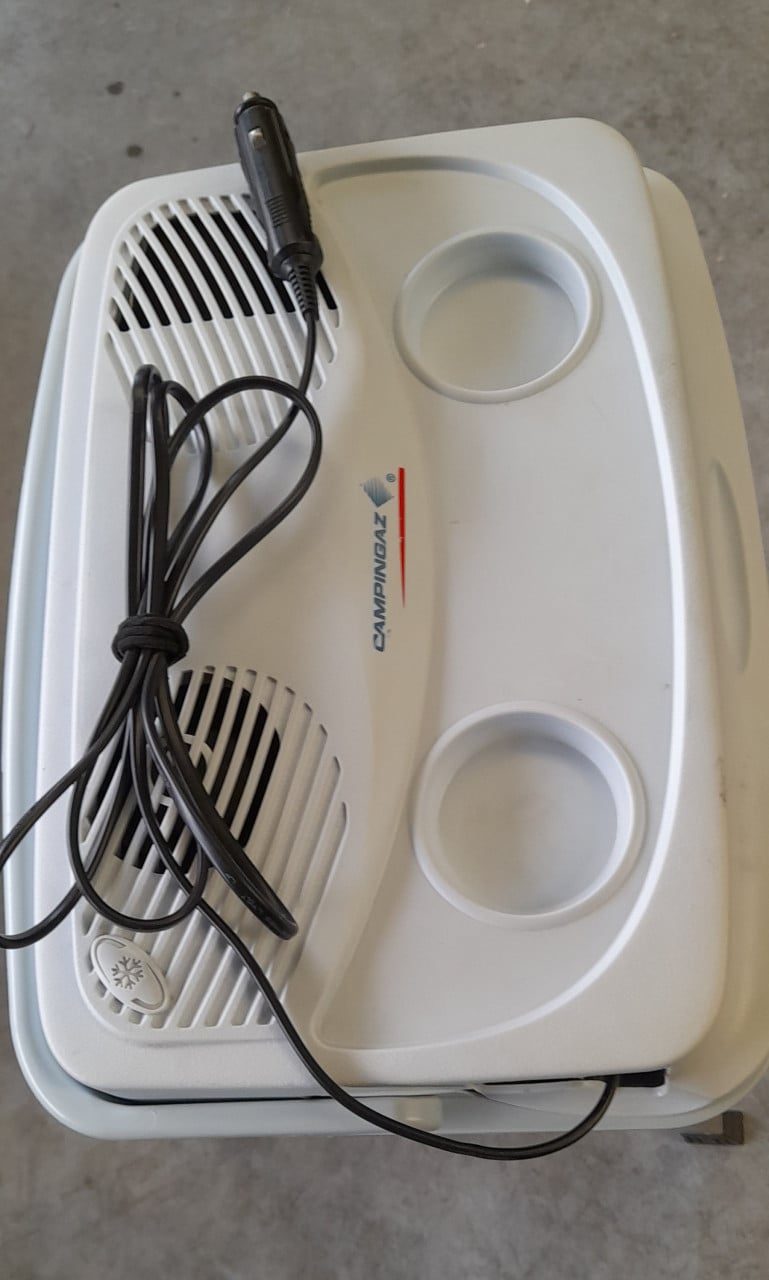 Handwasmachine + elektrische koelbox.