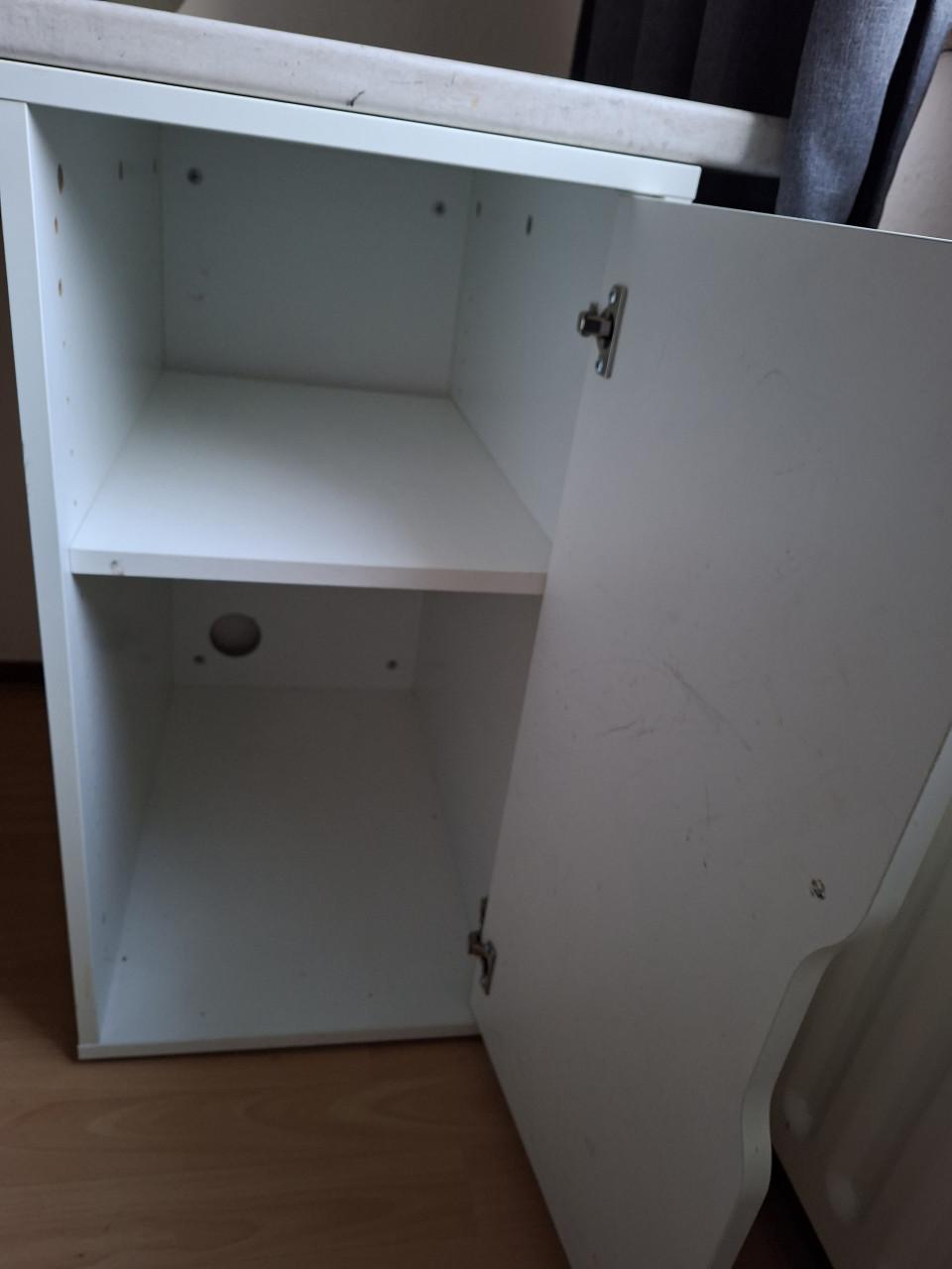 Bureautafel met kastje