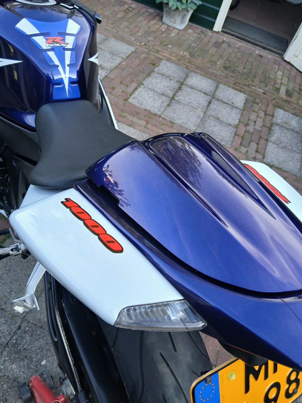 Suzuki gsx 1000 k5  gereserveerd