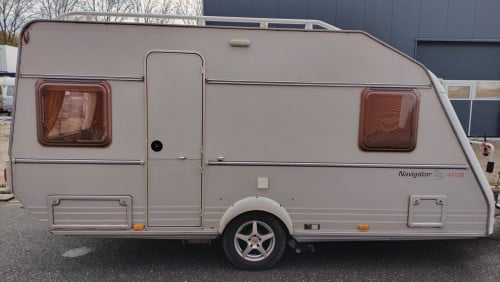 Kip 44 TDB (2003) met mover en Isabella voortent