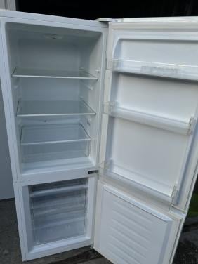 Koel vries combinatie Koelkast vriezer 143x50 cm.