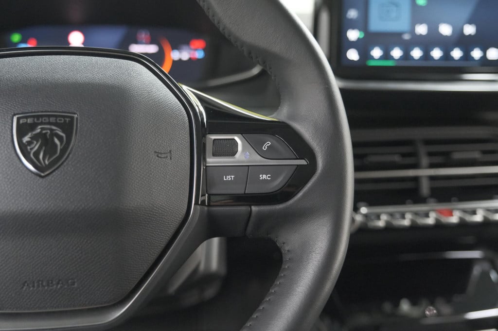 Peugeot 208 puretech 100 allure | parkeersensoren | apple carplay | climate