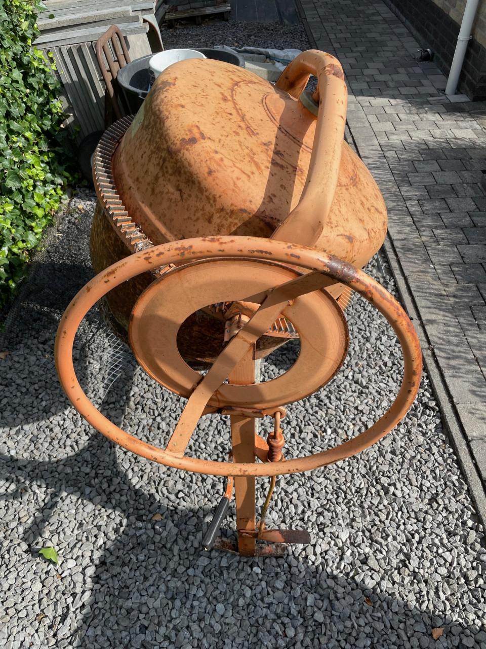 Te Koop: Zeer robuuste Atika 145S profi betonmolen 125 euro!