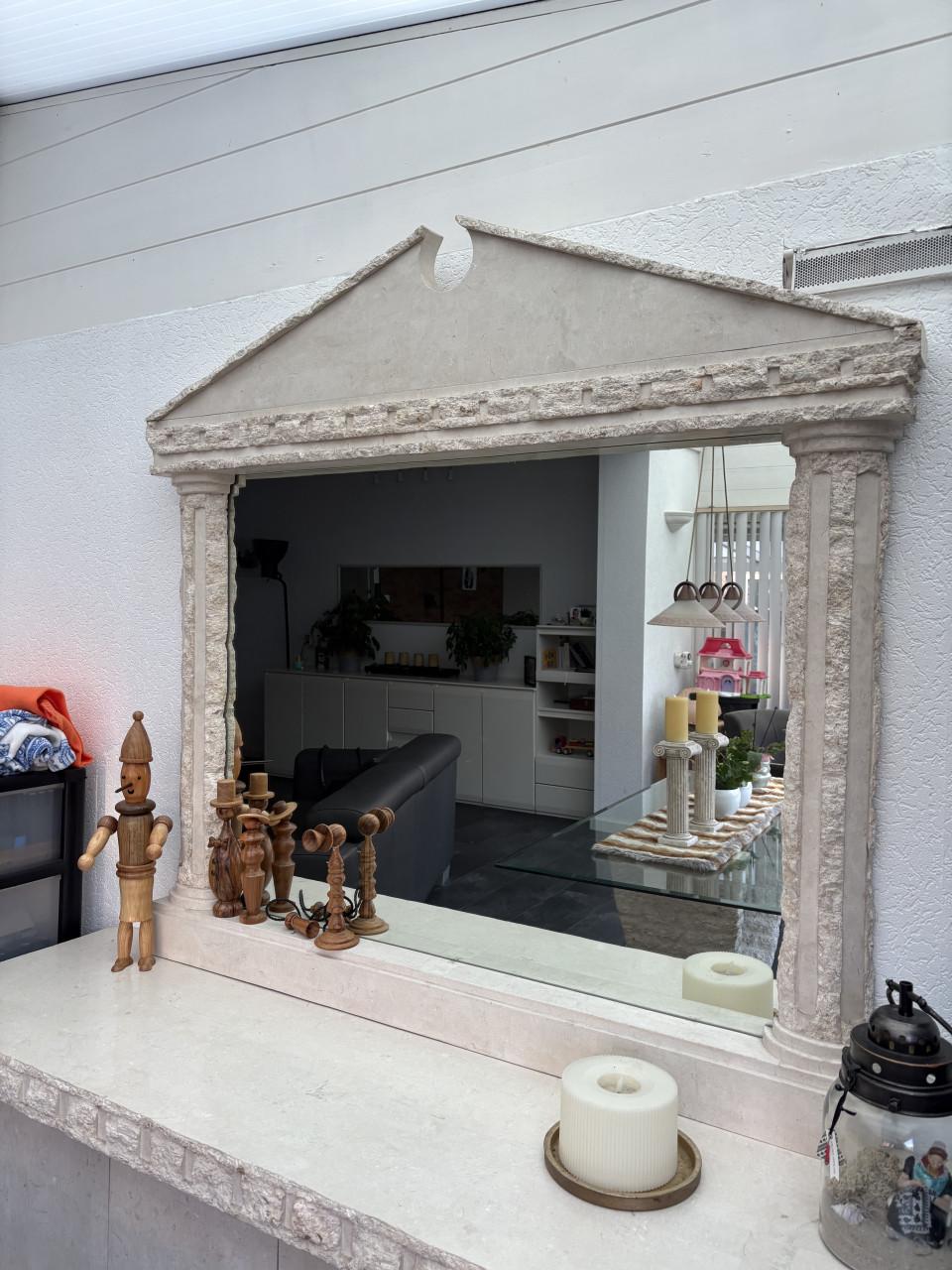 Eettafel, dressoir en bijzettafel