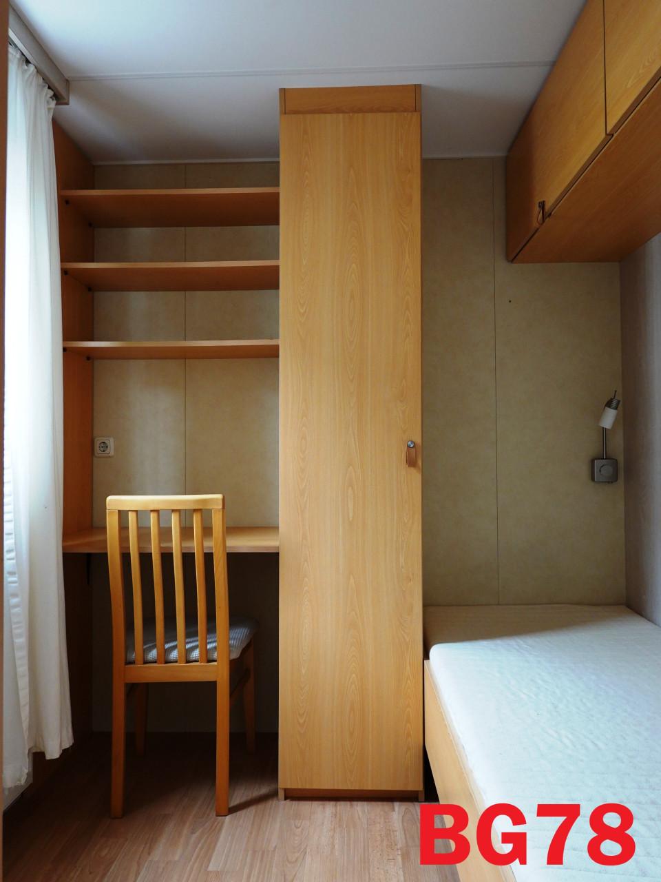 Prima chalet met 3 slk, dubbel glas, CV en middenkamer te koop