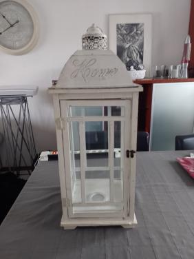 Groot windlicht in witte kalkverf-landelijke stijl