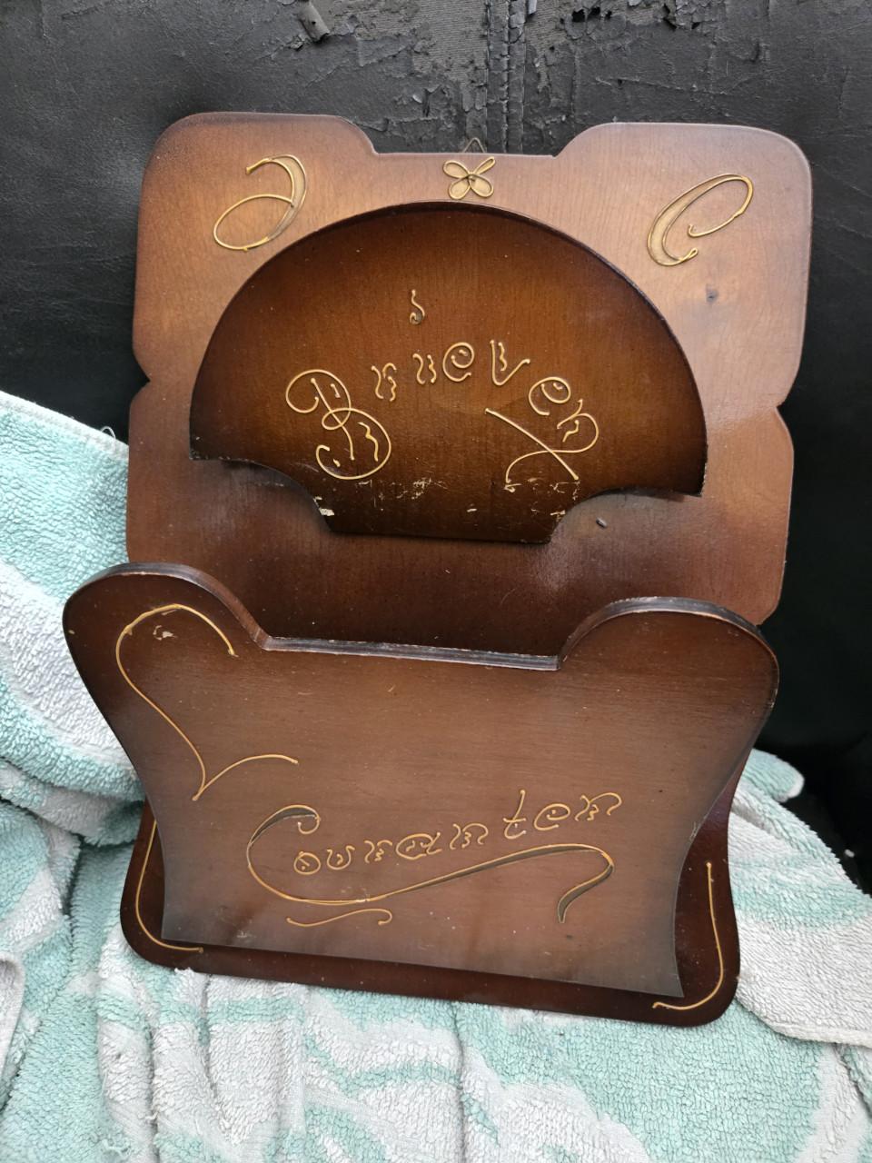 Antieke houten brieven- en krantenhouder 26x35 cm