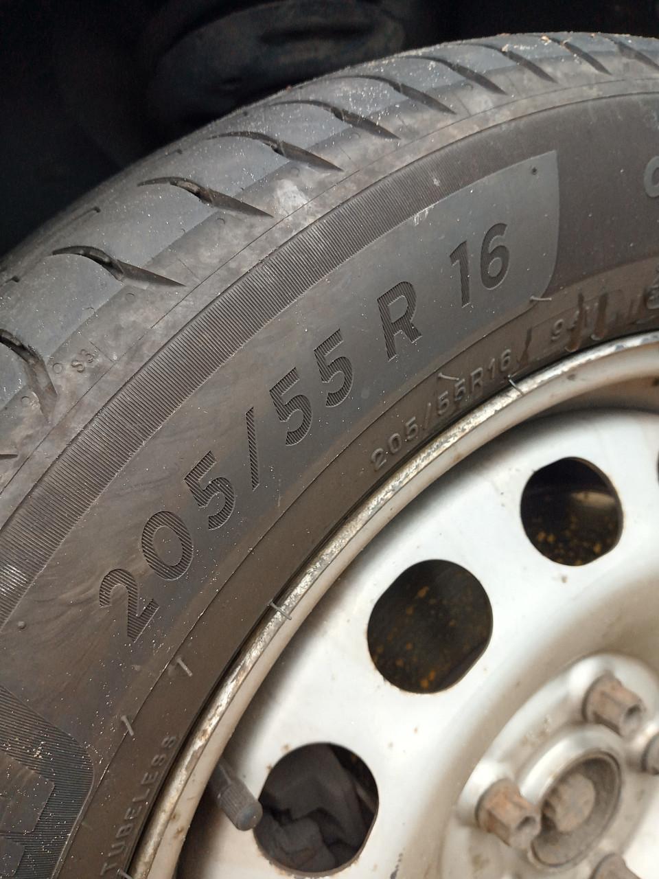 4 zomerbanden op velg 205/55 R 16 voor Caddy