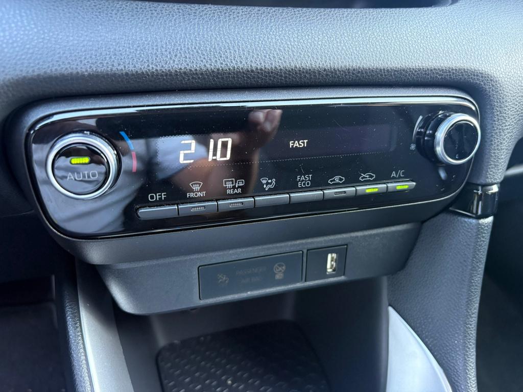 Toyota Yaris 1.5 hybrid 115 business
