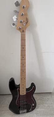 Squier P-Bass (Custom)