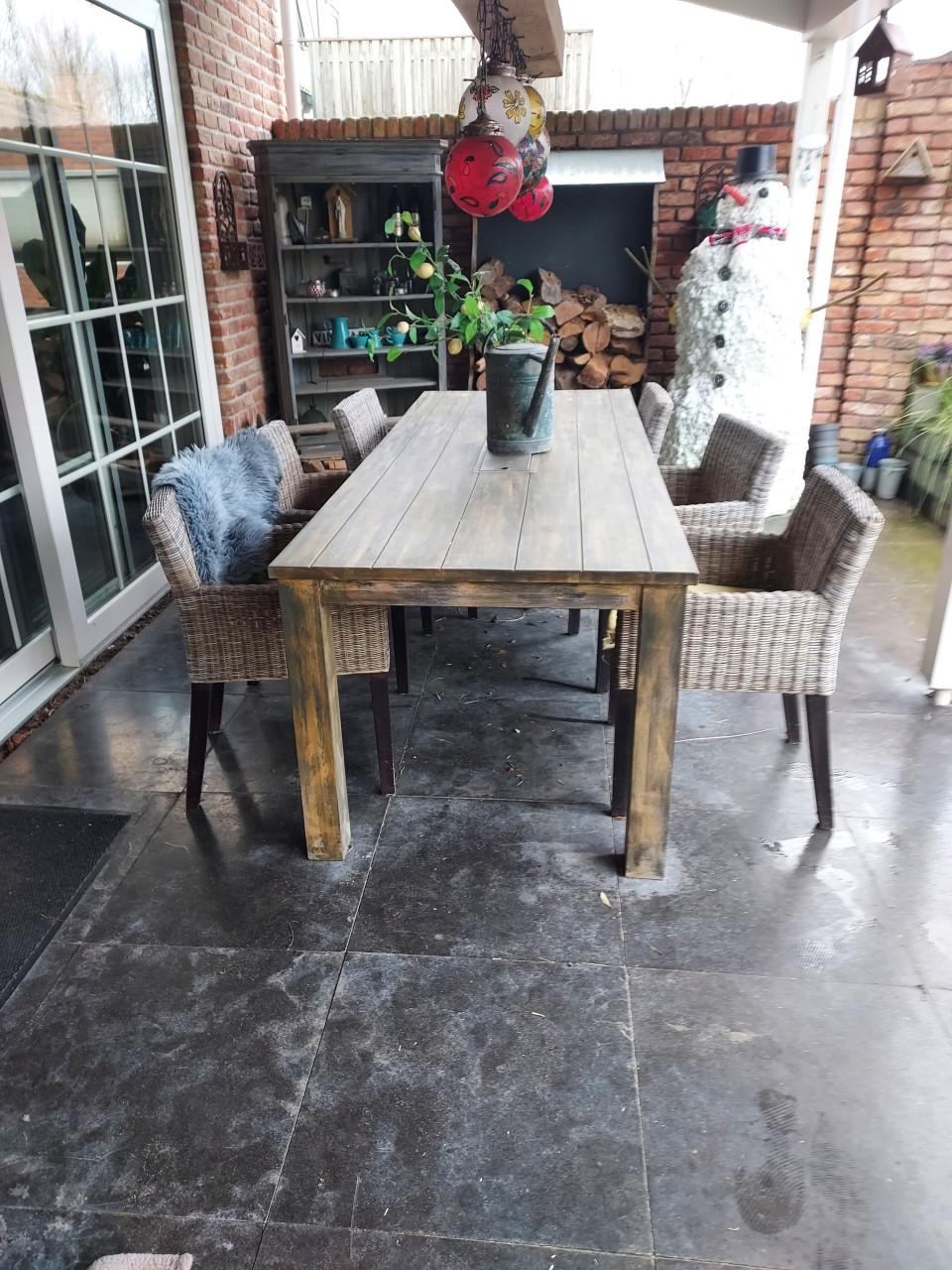 Tuintafel plus 6 stoelen