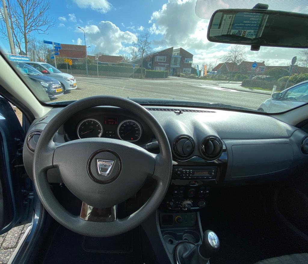 Dacia Duster 1.6 16v 4x2 lauréate | vol jaar apk | airco | trekhaak | 3 maa