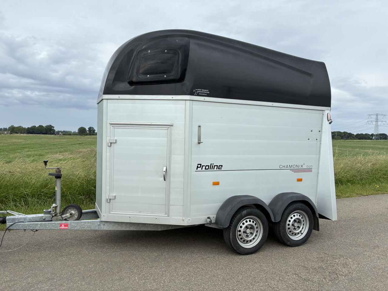 Volledig aluminium 2 paards Proline Chamonix met zadelkamer