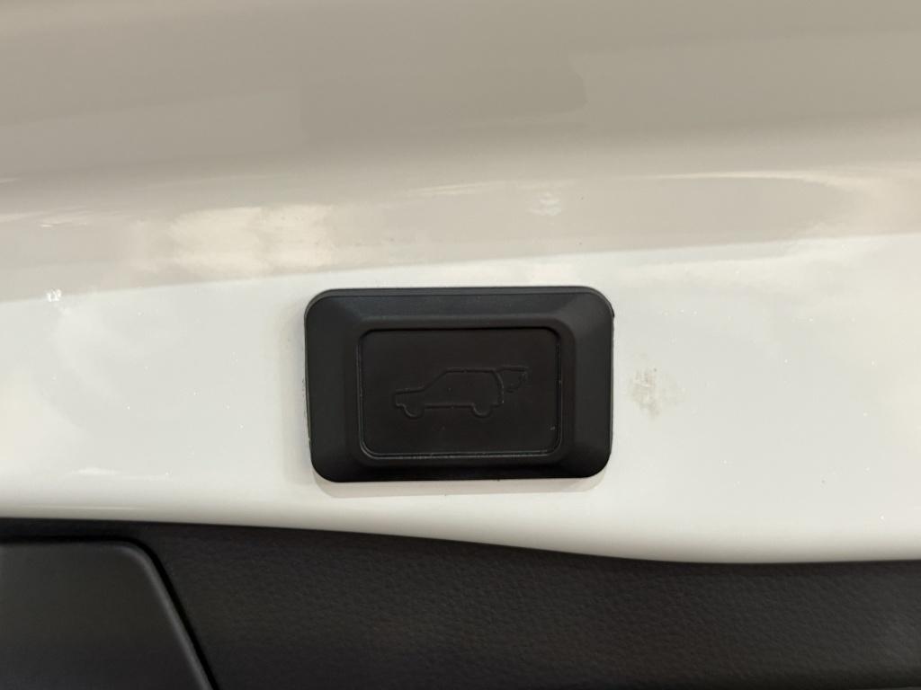 Toyota Rav4 2.5 hybrid awd bi-tone | innovation-pakket | trekhaak | panodak