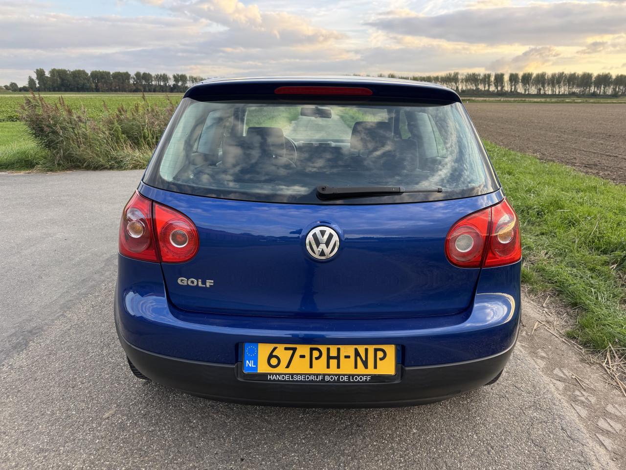 Volkswagen Golf 5 1.4 Trendline benzine met een vol jaar APK!