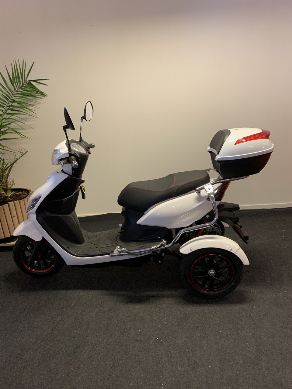 SUPER AANBIEDING DE IVA T3 EN TR3 NU 1995,= RIJKLAAR