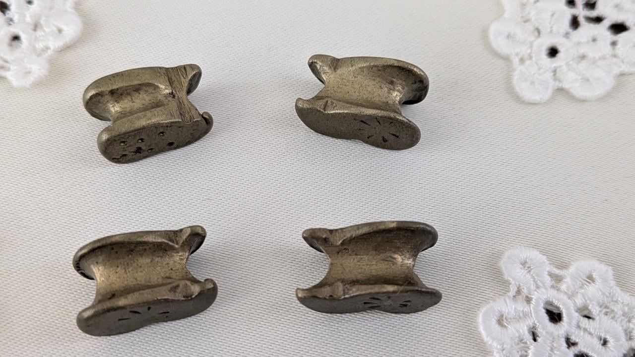Antieke 19e-Eeuwse Messing Bikkels (4 stuks) – Authentiek Bikkelspel