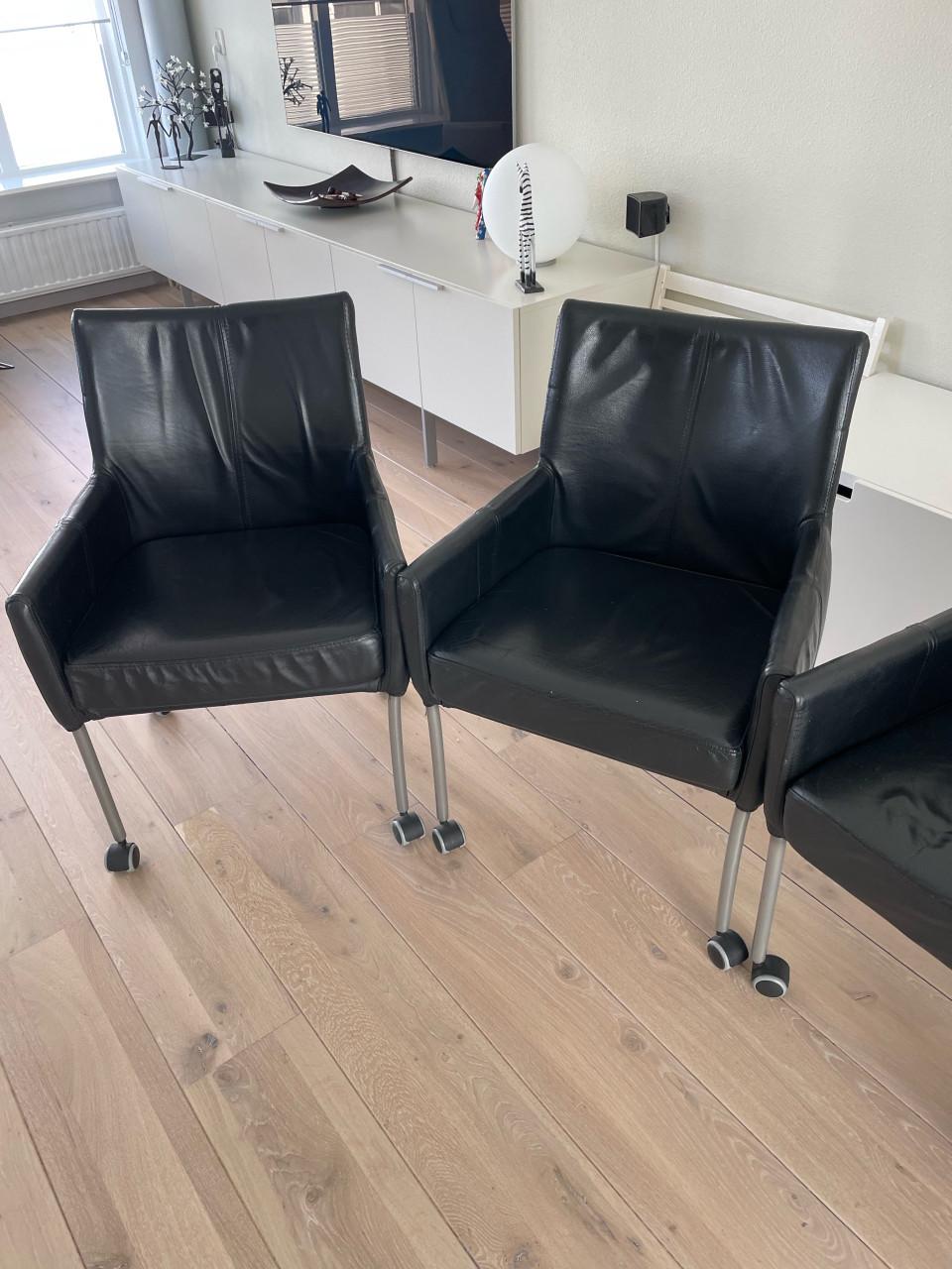 4 lederen eetkamer stoelen
