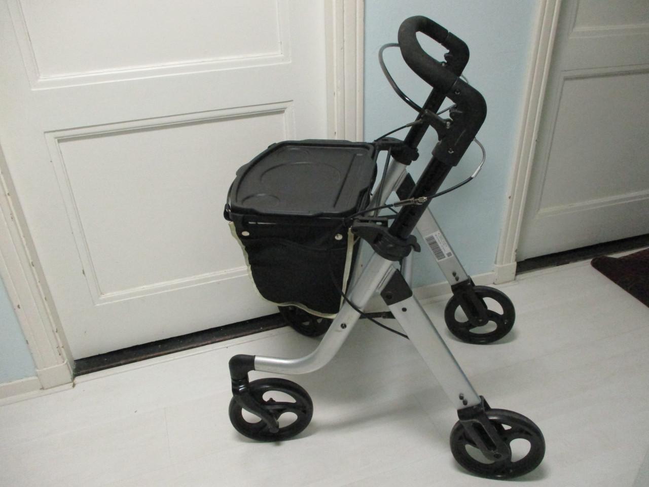 Binnen rollator met tas en dienblad te koop