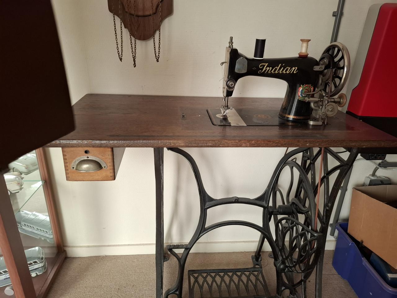 Vintage trapnaaimachine merk Indian