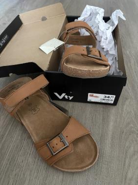 Sandalen maat 35.
