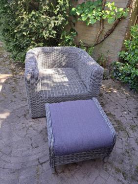 Tuinstoel met  hocker