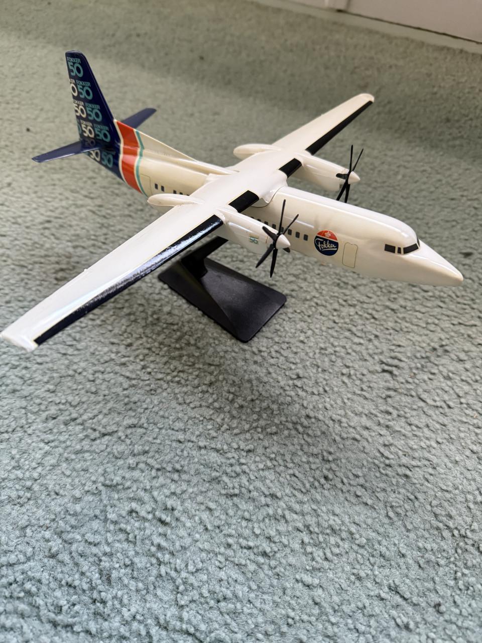 Model vliegtuigen Fokker 50 en 100