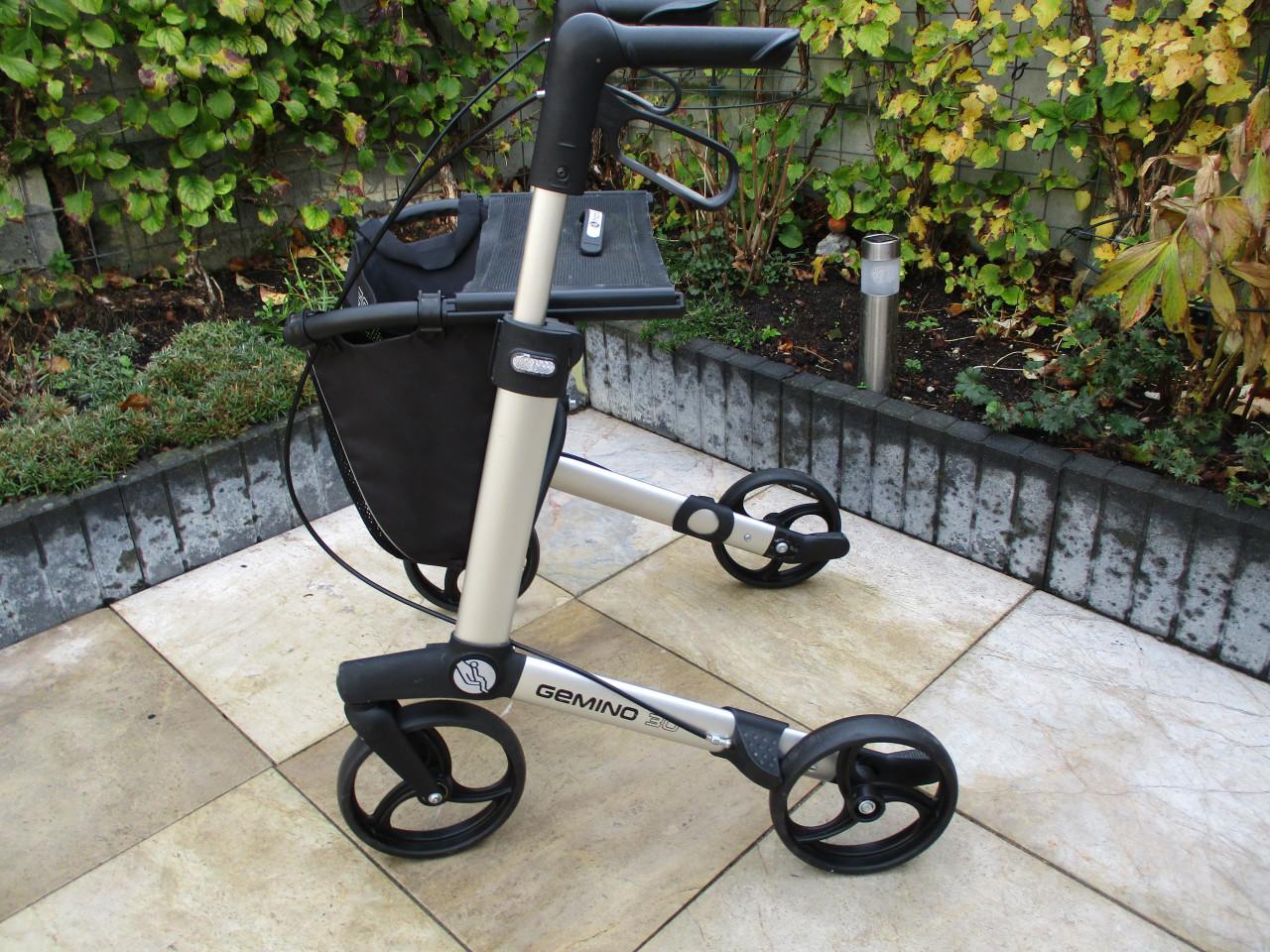 Zgan Gemino 30 opvouwbare lichtgewicht rollator +zitje dienblad rugsteun en