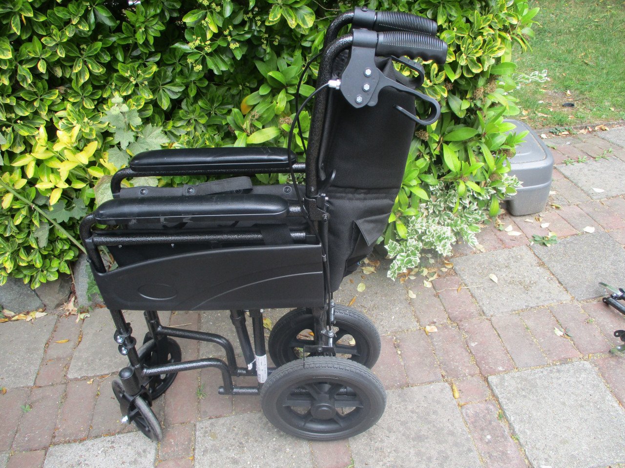 Compacte rolstoel met handremmen te koop