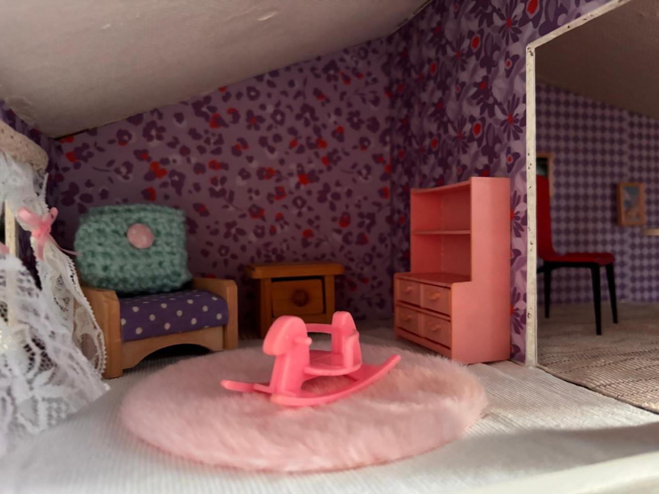 Te koop poppenhuis drie losse elementen