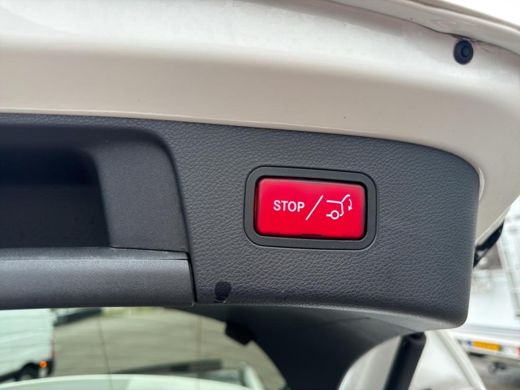 Mercedes-Benz Gla-klasse 180 business solution amg pano camera clima